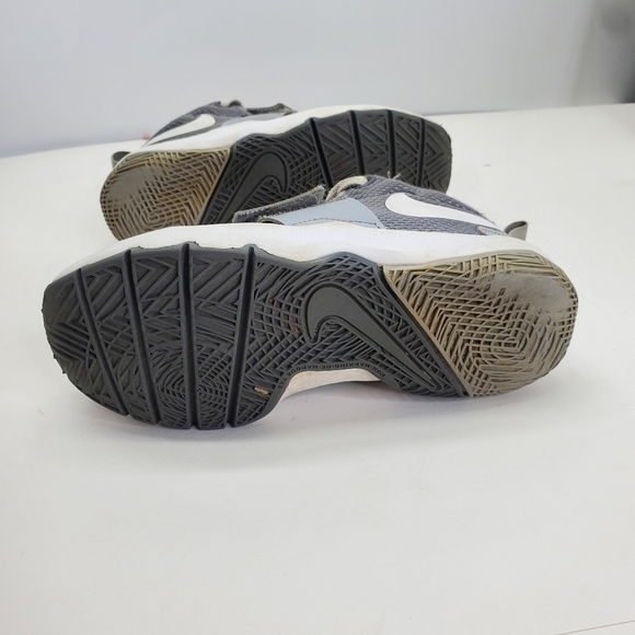 Nike Shoes 13.5 C Team Hustle D 881941-005 BB Cool Grey Wolf Gray White - Picture 6 of 12